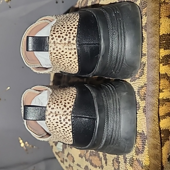 Size 8 thick sole leopard print calf hair slip ons - Picture 3 of 4